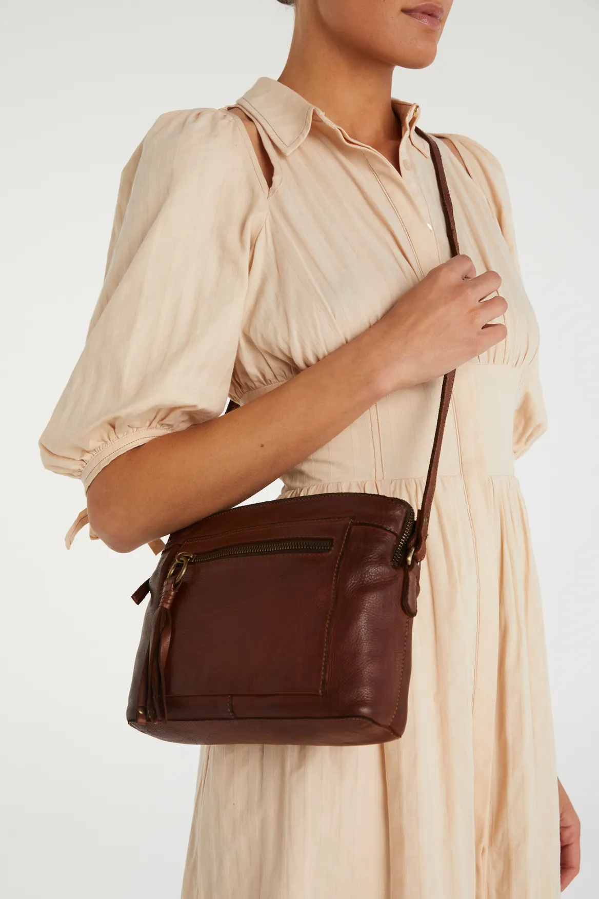 Ari Leather Tassel Crossbody Bag Strandbags