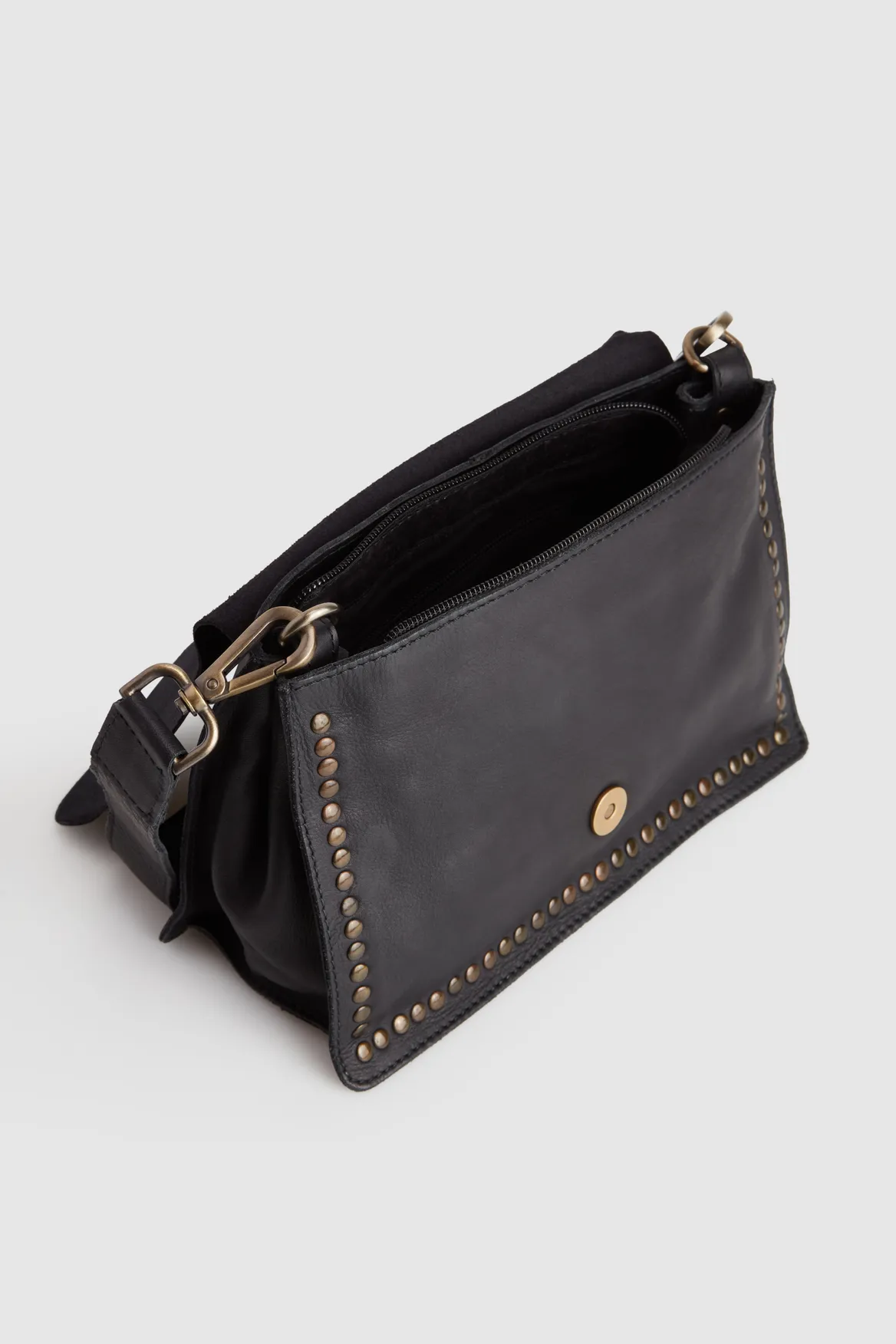 AriStud Leather Flap Crossbody Bag Strandbags