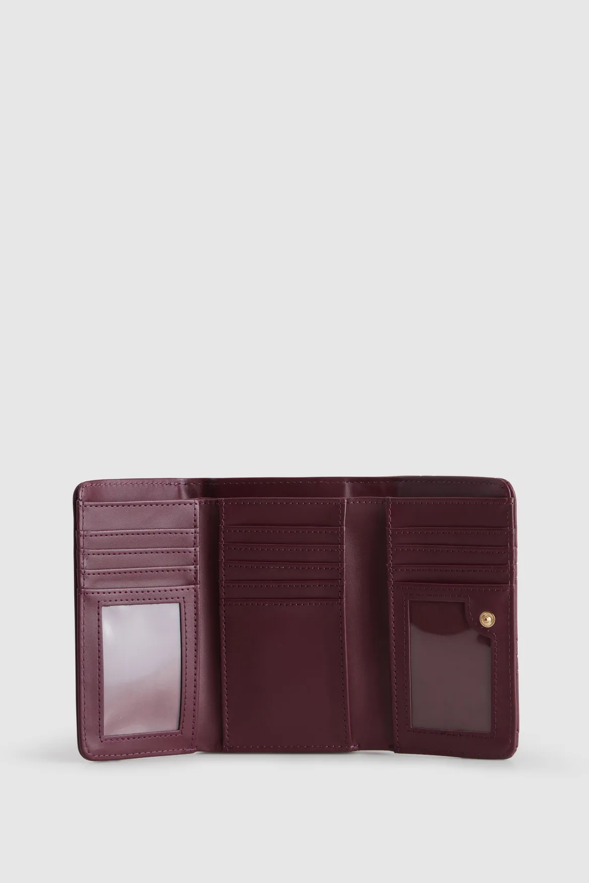Embossed Medium Wallet Strandbags