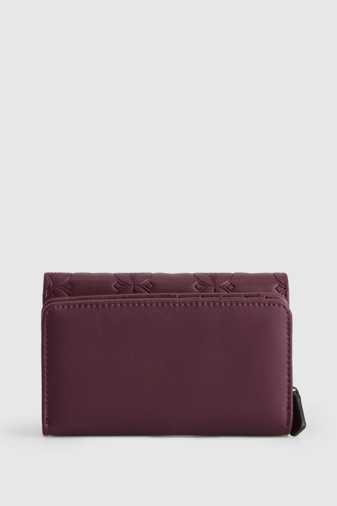 Embossed Medium Wallet Strandbags