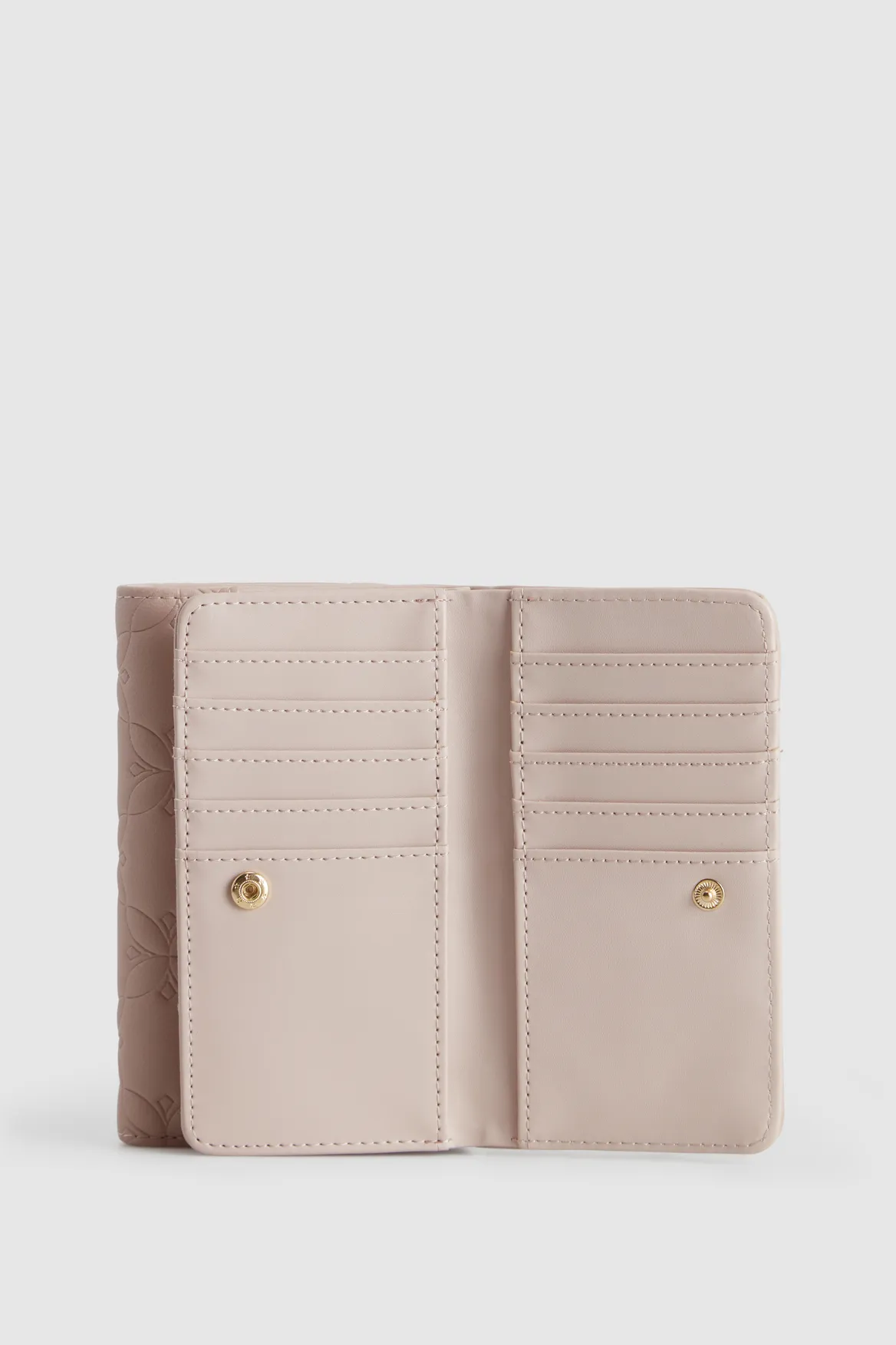Embossed Medium Wallet Strandbags