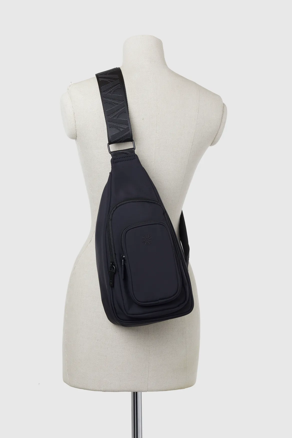 Gia Multi Pocket Nylon Sling Bag Strandbags