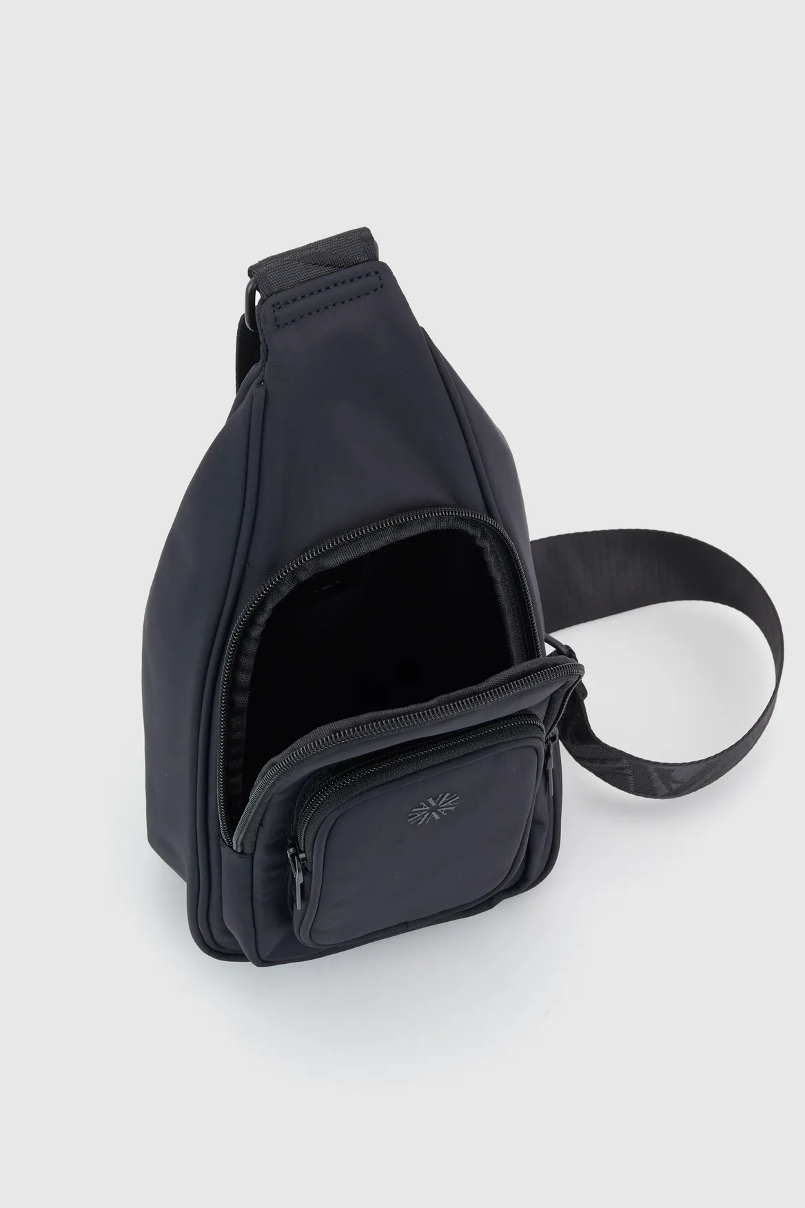 Gia Multi Pocket Nylon Sling Bag Strandbags