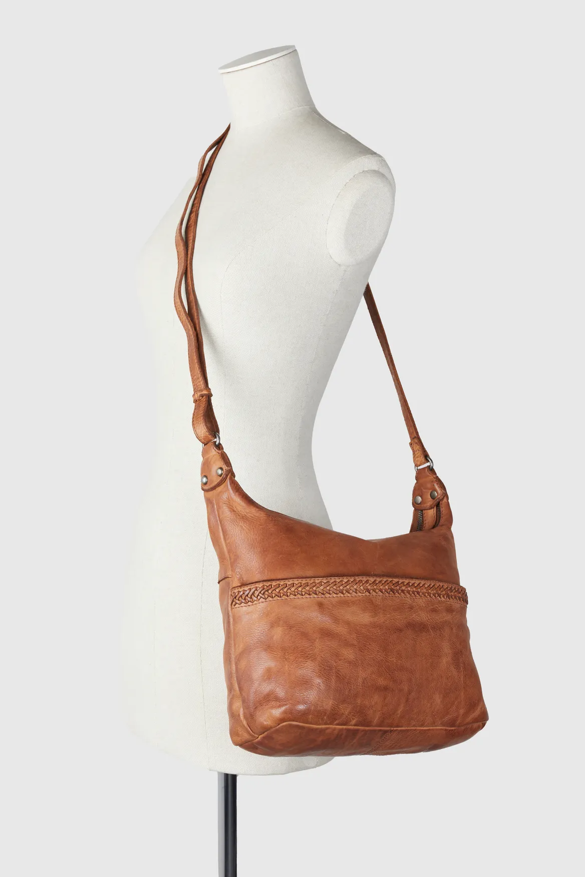 Isla Leather Braided Crossbody Bag Strandbags