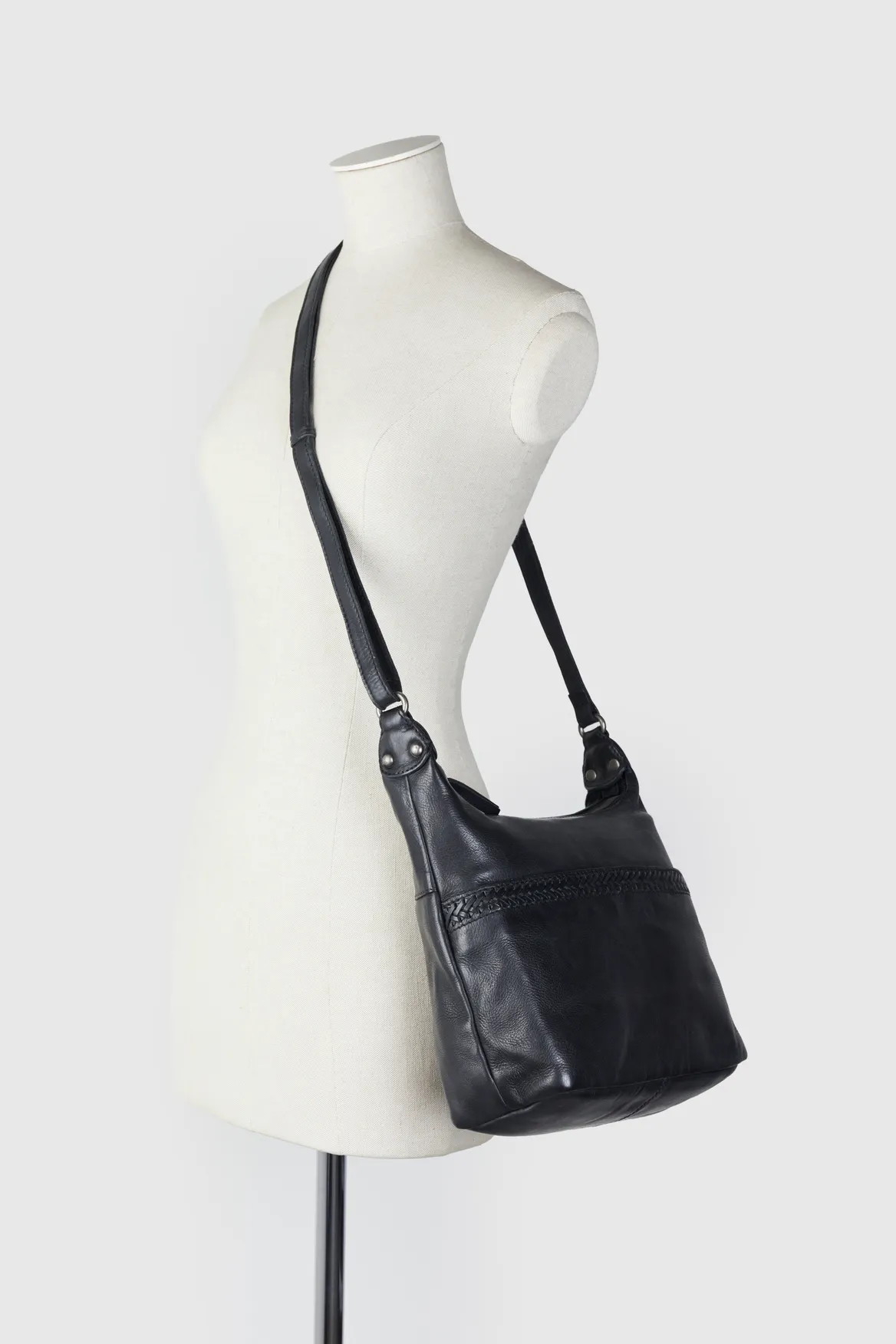 Isla Leather Braided Crossbody Bag Strandbags