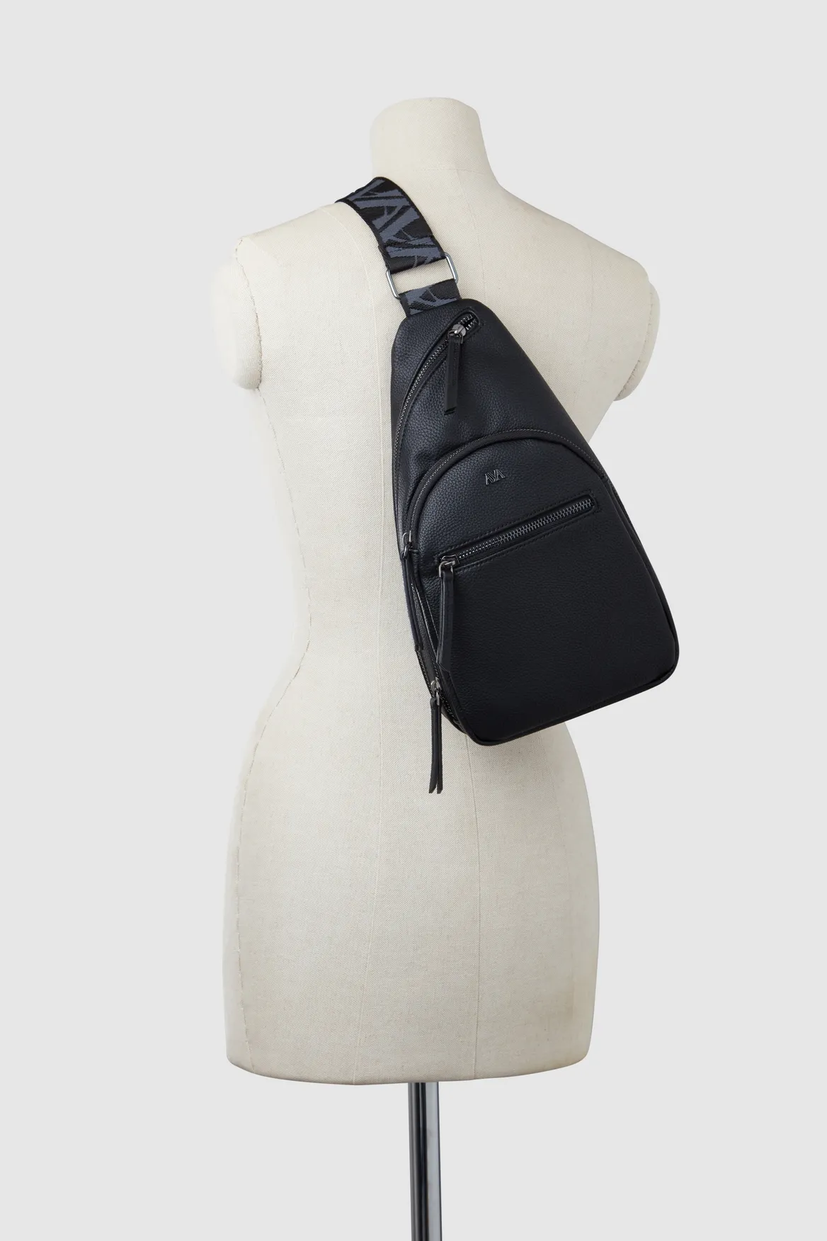 Juni Sling Backpack Bag Strandbags