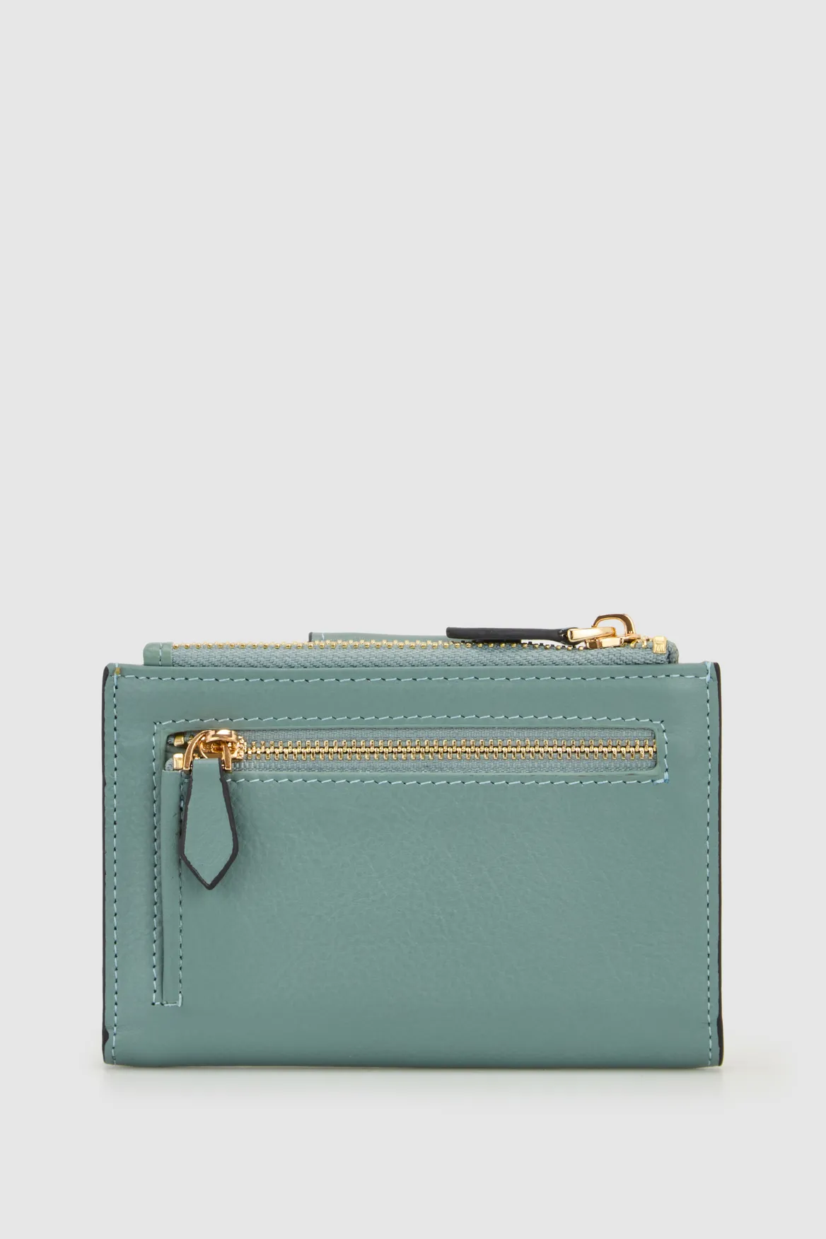 Leather Medium Tab Wallet Strandbags