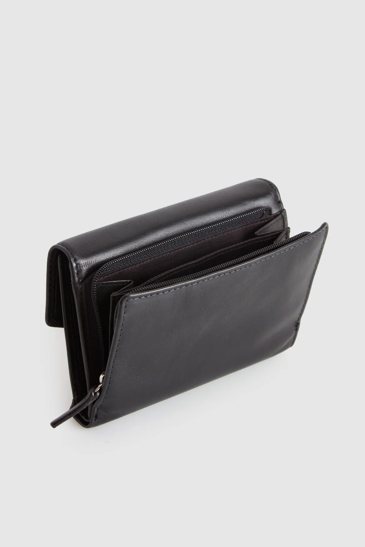 Liza Leather Medium Wallet Strandbags