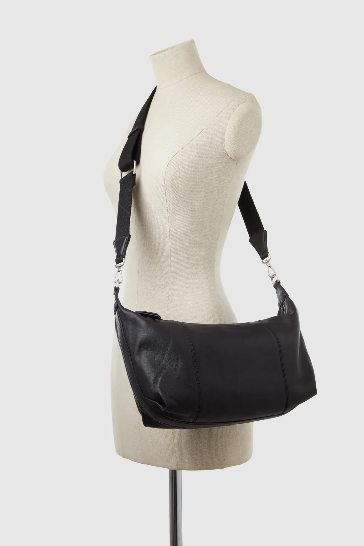 Lyra Leather Crossbody Bag Strandbags