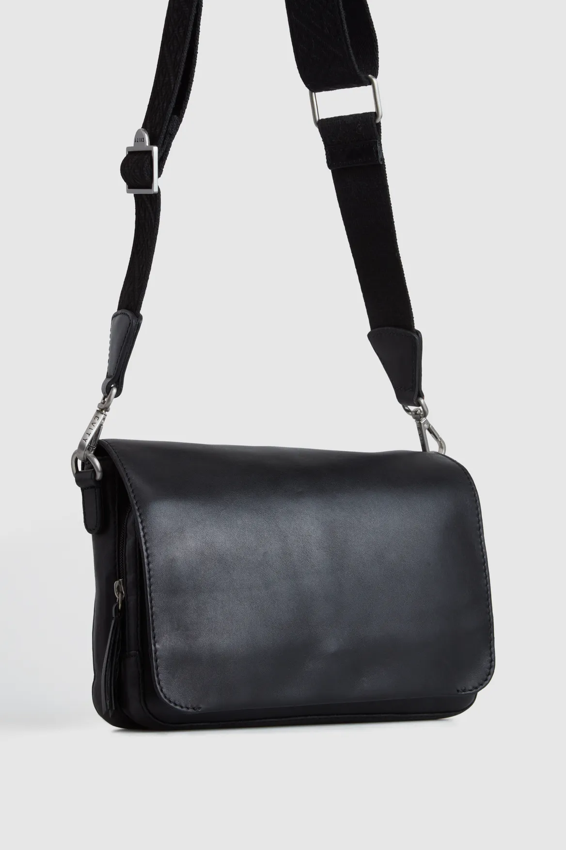 Lyra Leather Flap Crossbody Bag Strandbags