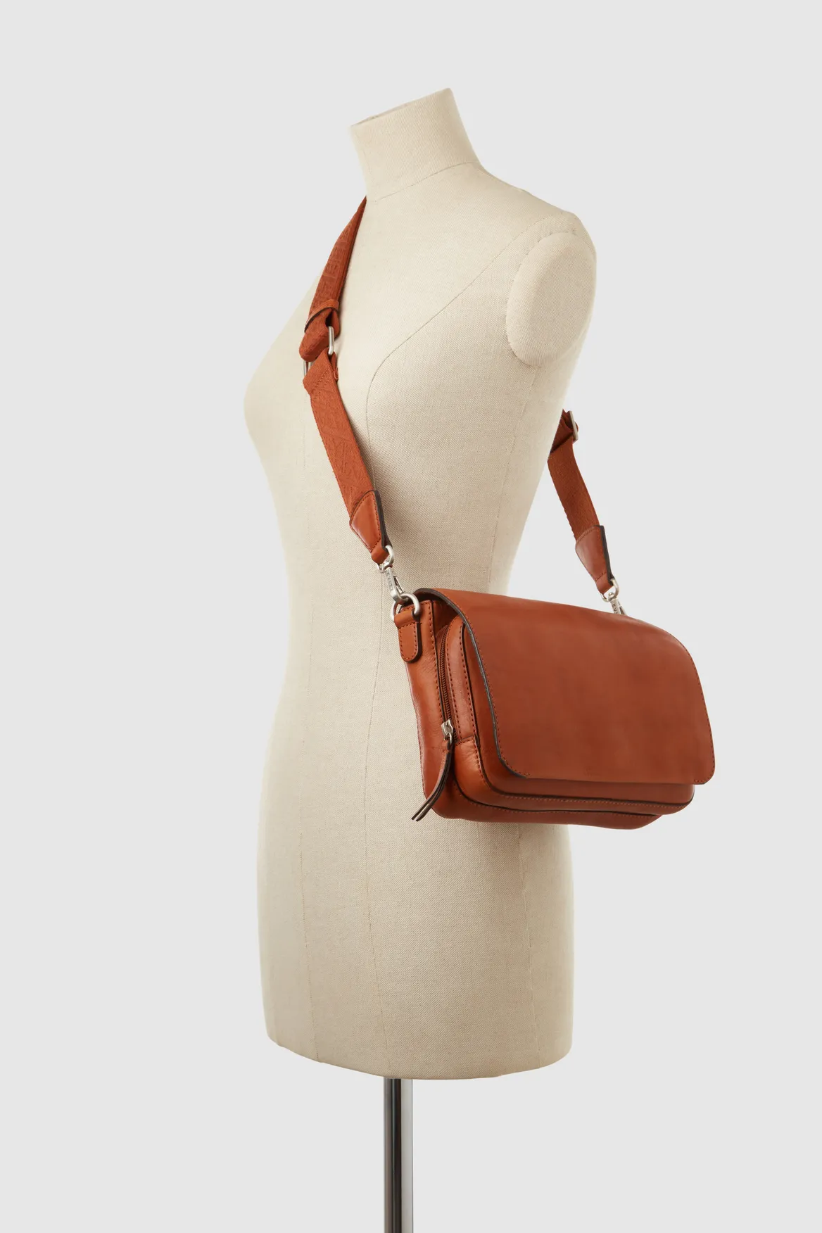 Lyra Leather Flap Crossbody Bag Strandbags