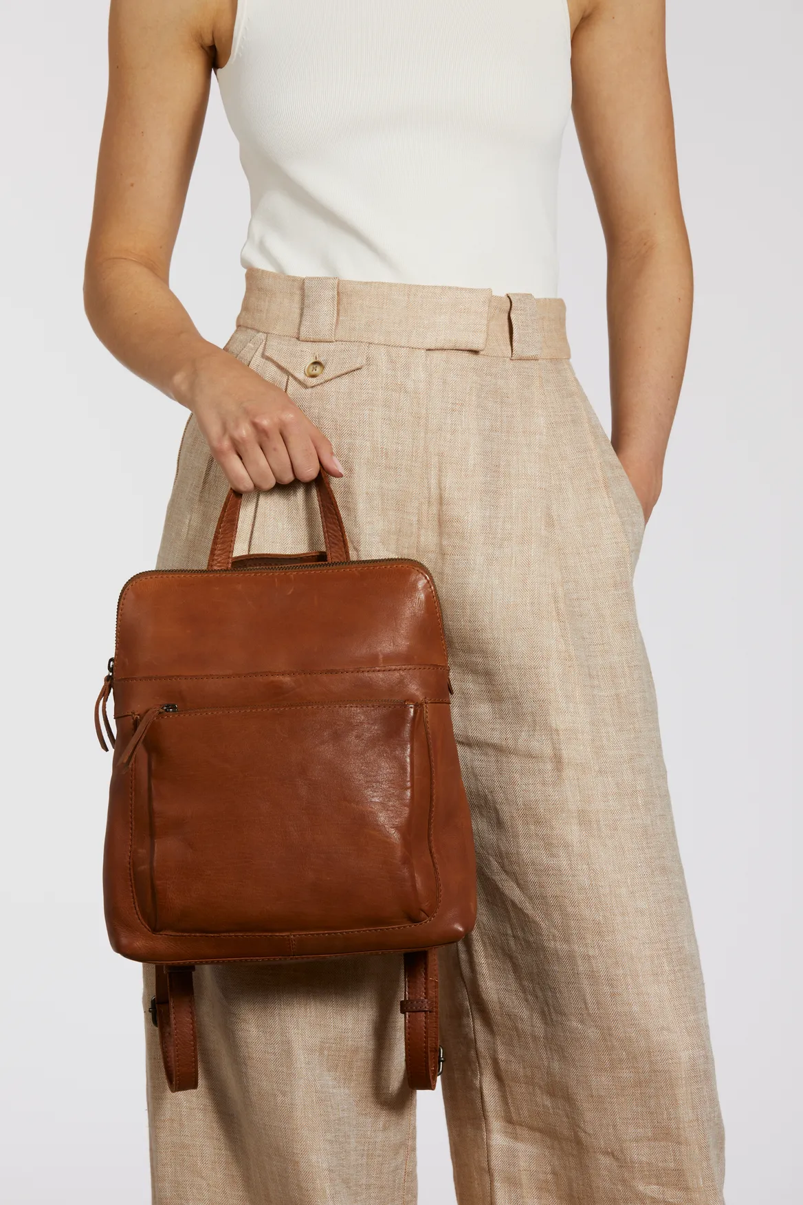Maya Leather Convertible Backpack Strandbags
