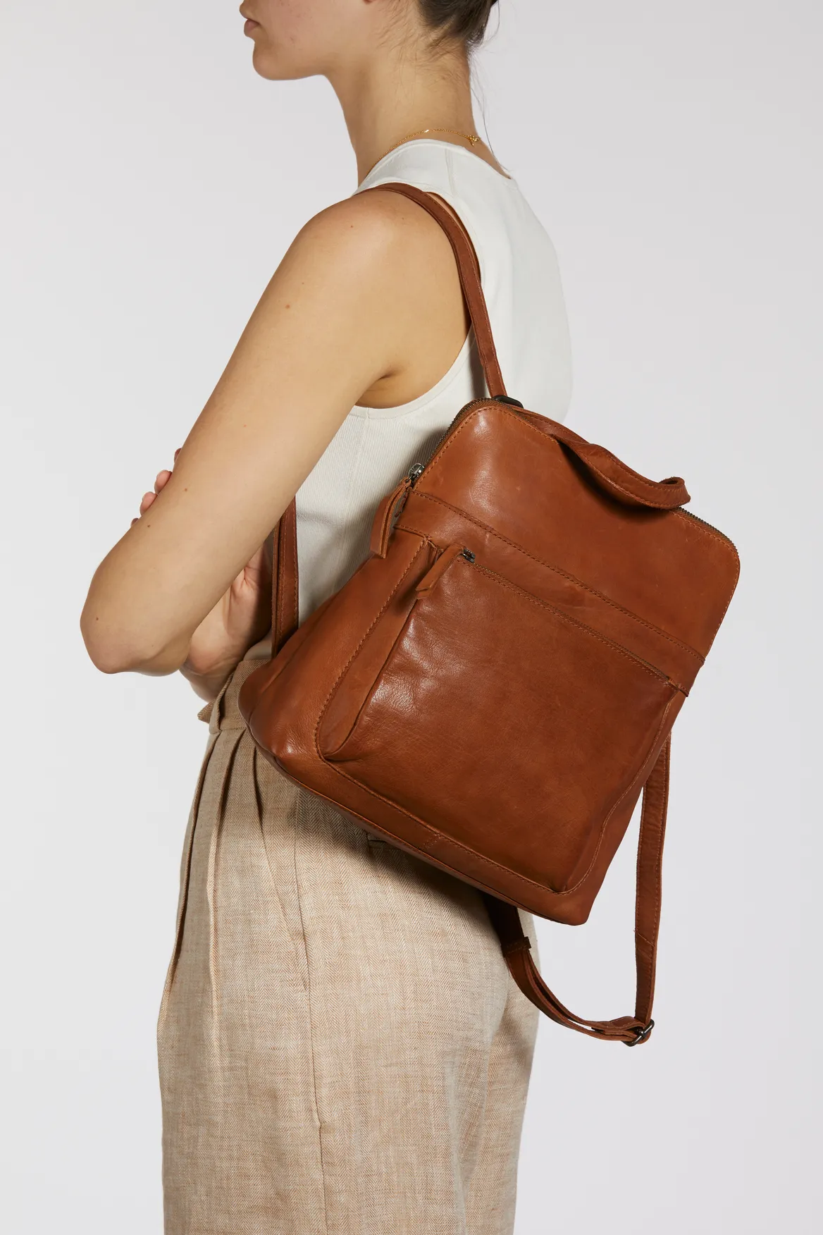 Maya Leather Convertible Backpack Strandbags