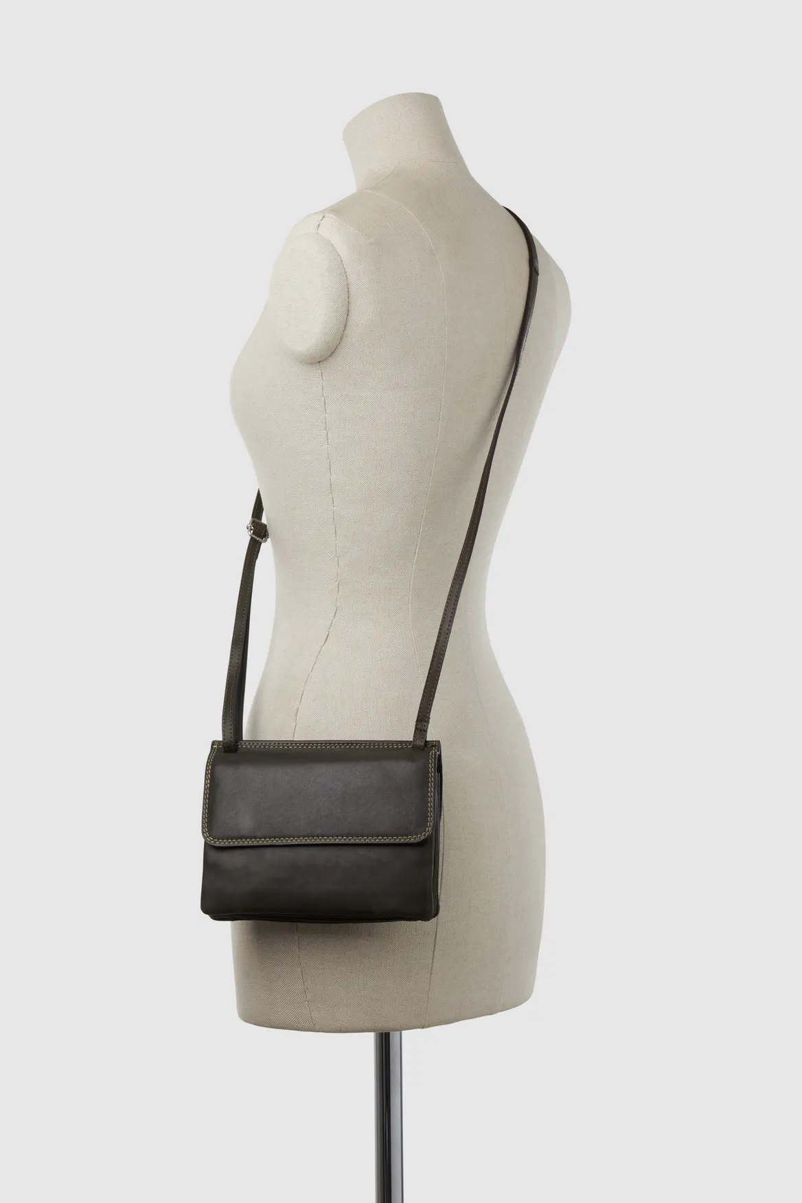 Maya Leather Double Flap Crossbody Strandbags