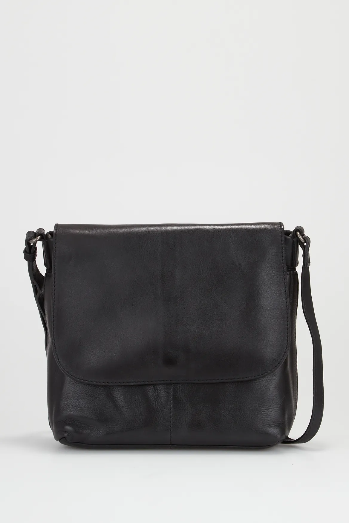 Maya Leather Flap Crossbody Bag Strandbags