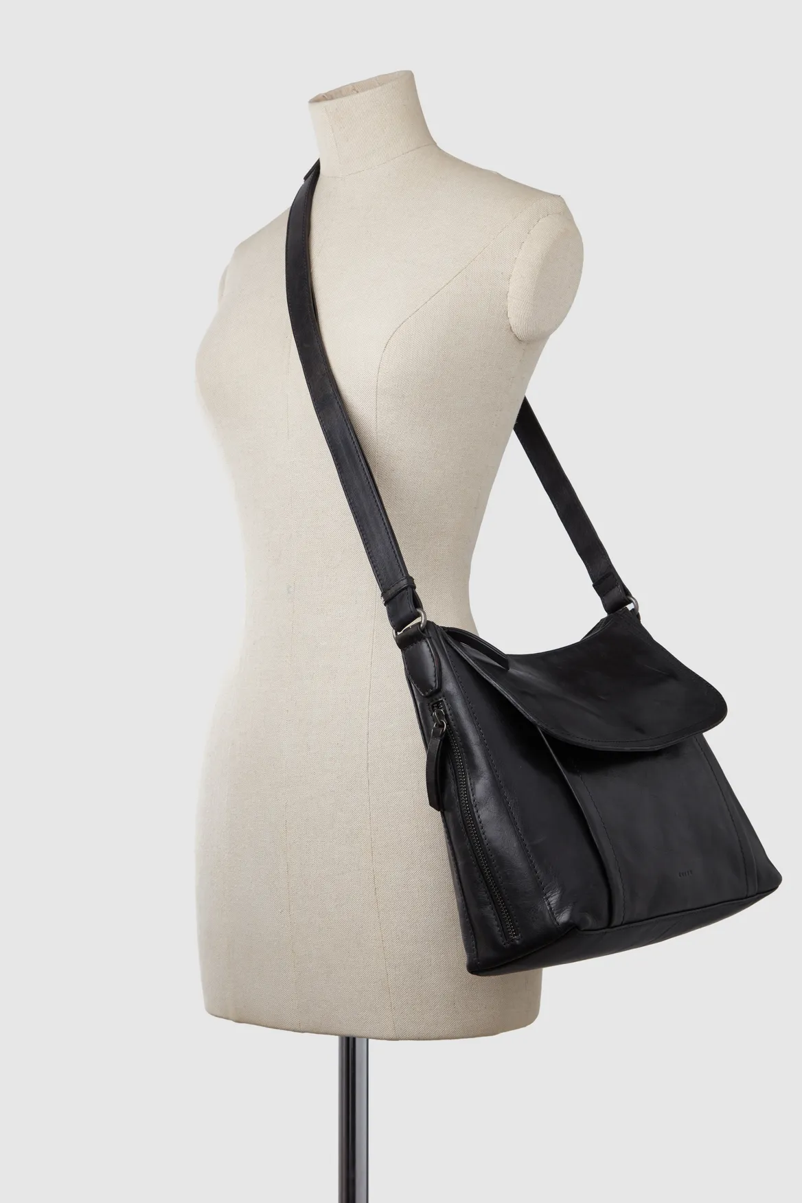 Maya Leather Large Crossbody Bag Strandbags