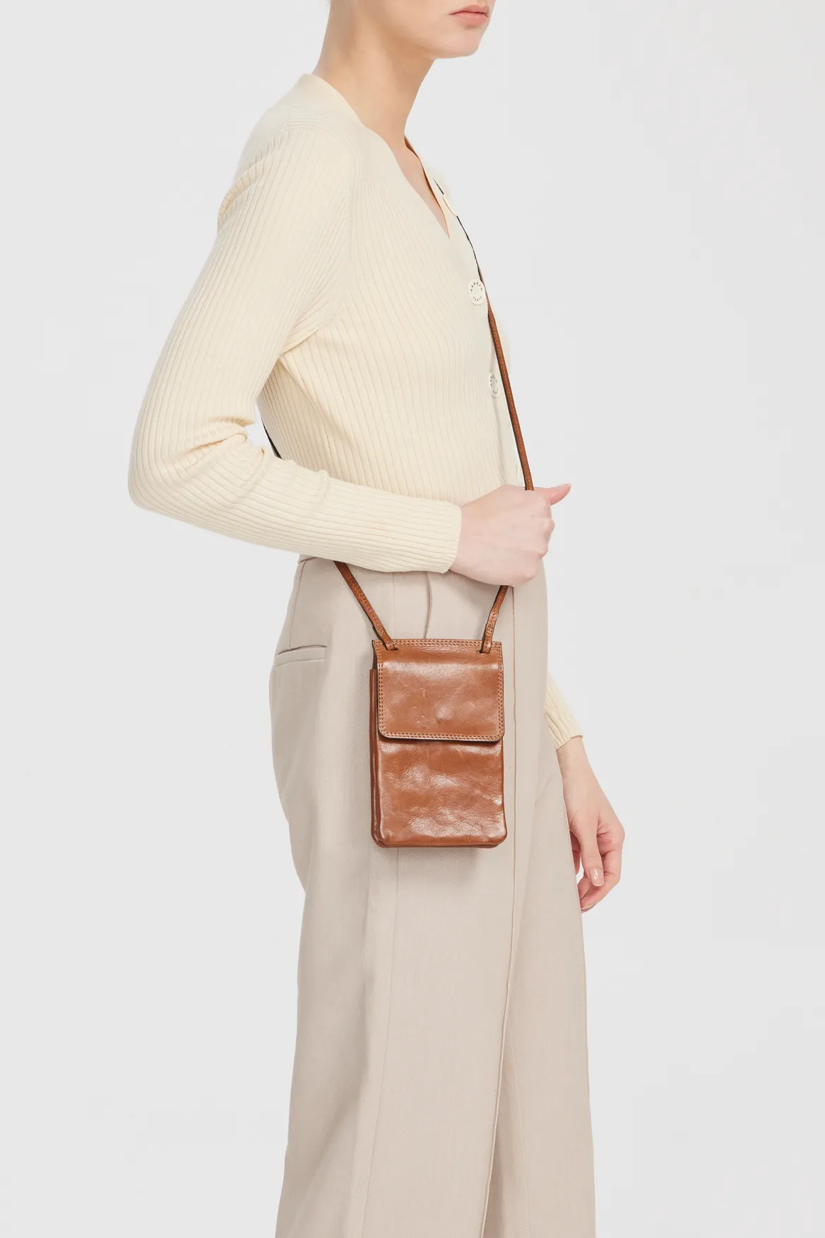 Maya Leather Phone Crossbody Strandbags