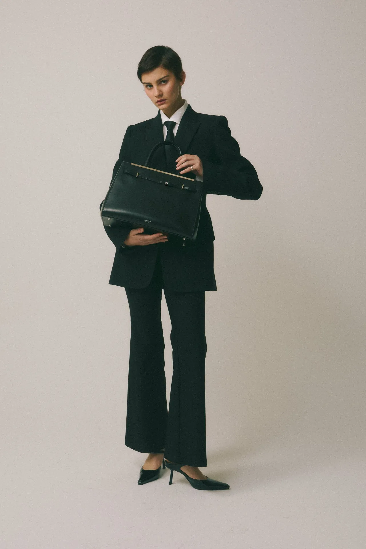 Noir Leather Book Tote Bag 33(Pre-Order Only. Will Ship Mid-April）