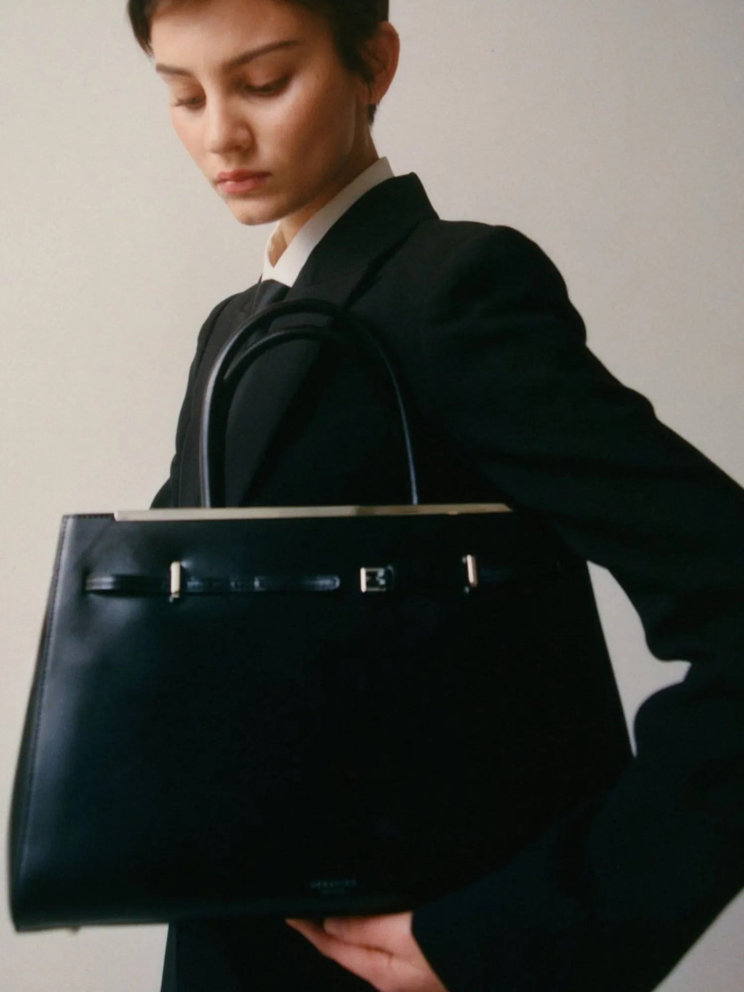 Noir Leather Book Tote Bag 33(Pre-Order Only. Will Ship Mid-April）