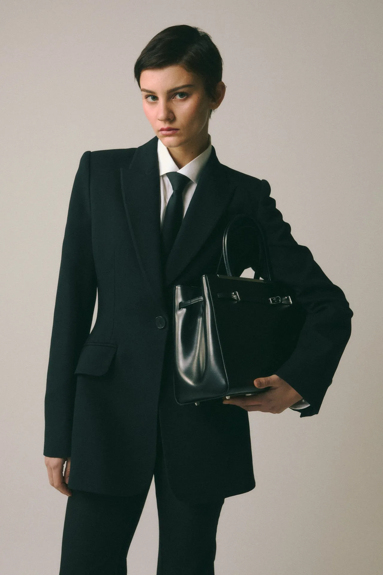 Noir Leather Book Tote Bag 33(Pre-Order Only. Will Ship Mid-April）
