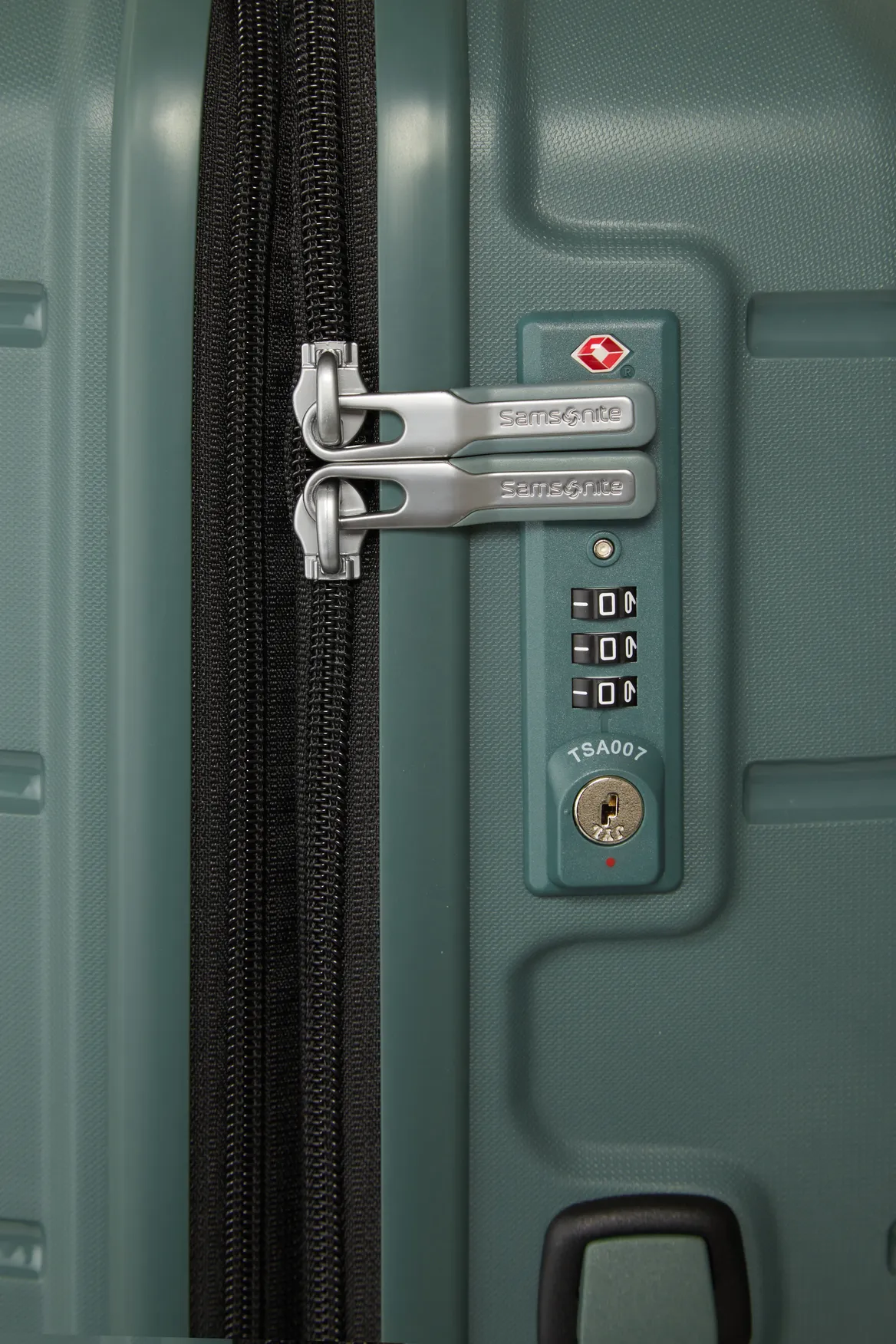 Oc2lite Check-In 81cm Suitcase Strandbags
