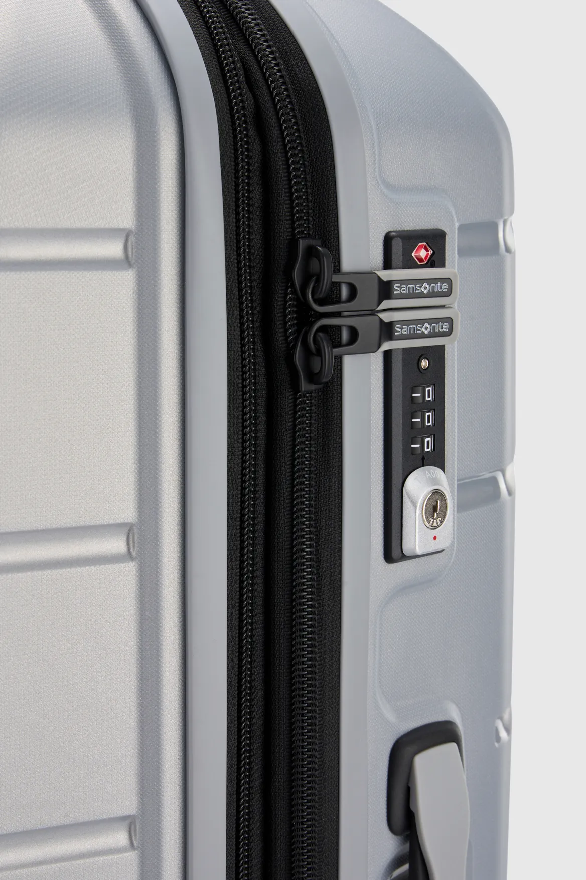 Oc2lite Check-In 81cm Suitcase Strandbags