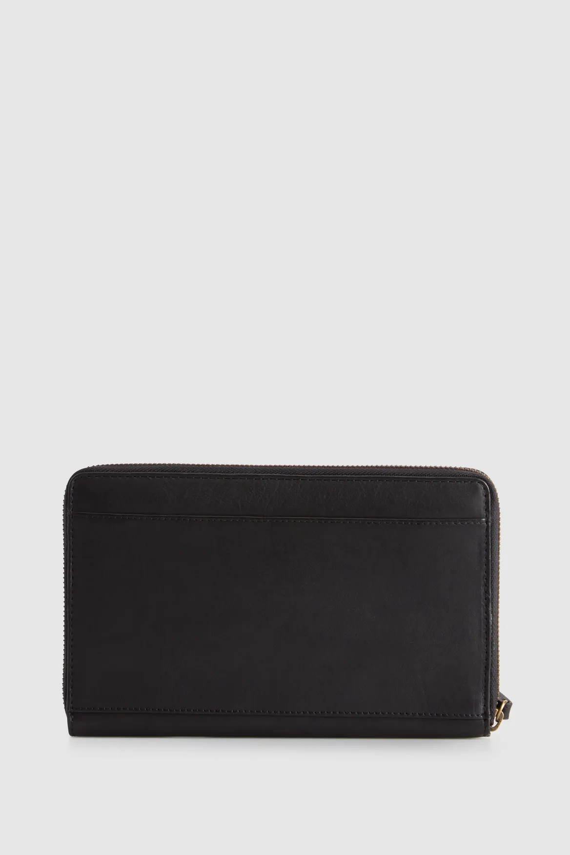 Payton Leather Passport Wallet Strandbags