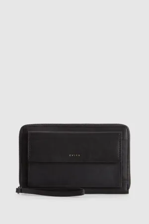 Payton Leather Passport Wallet Strandbags