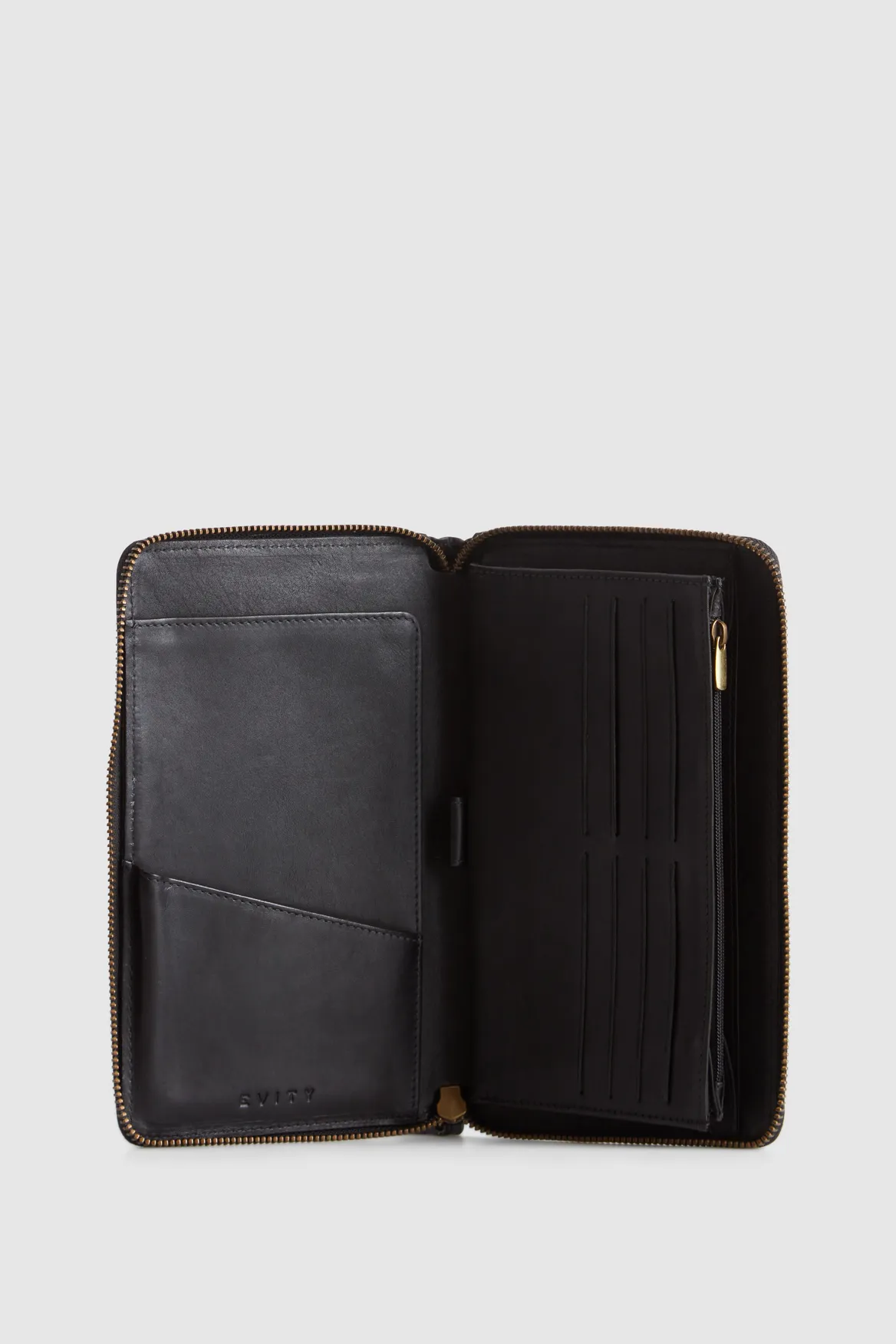 Payton Leather Passport Wallet Strandbags
