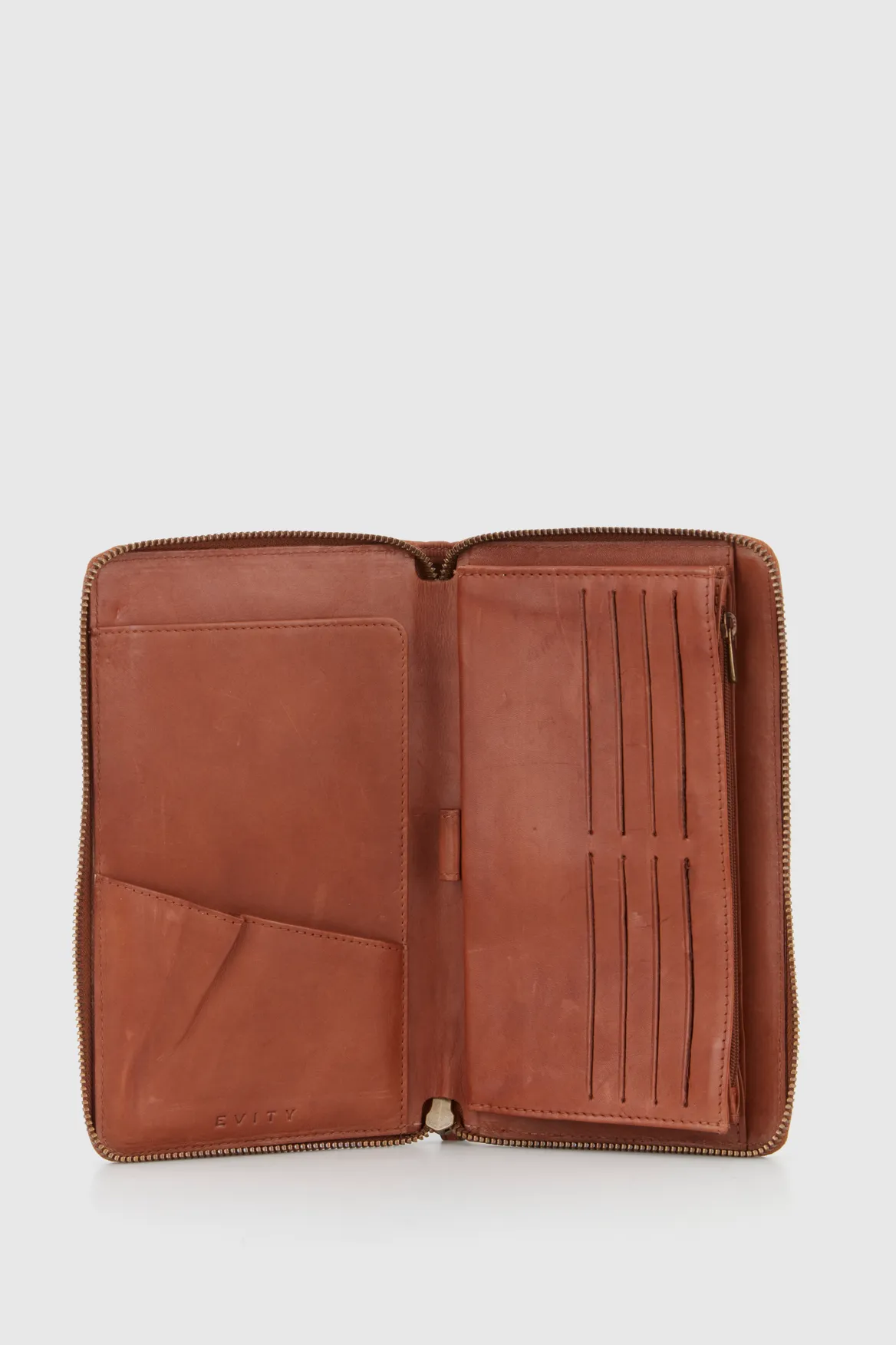 Payton Leather Passport Wallet Strandbags