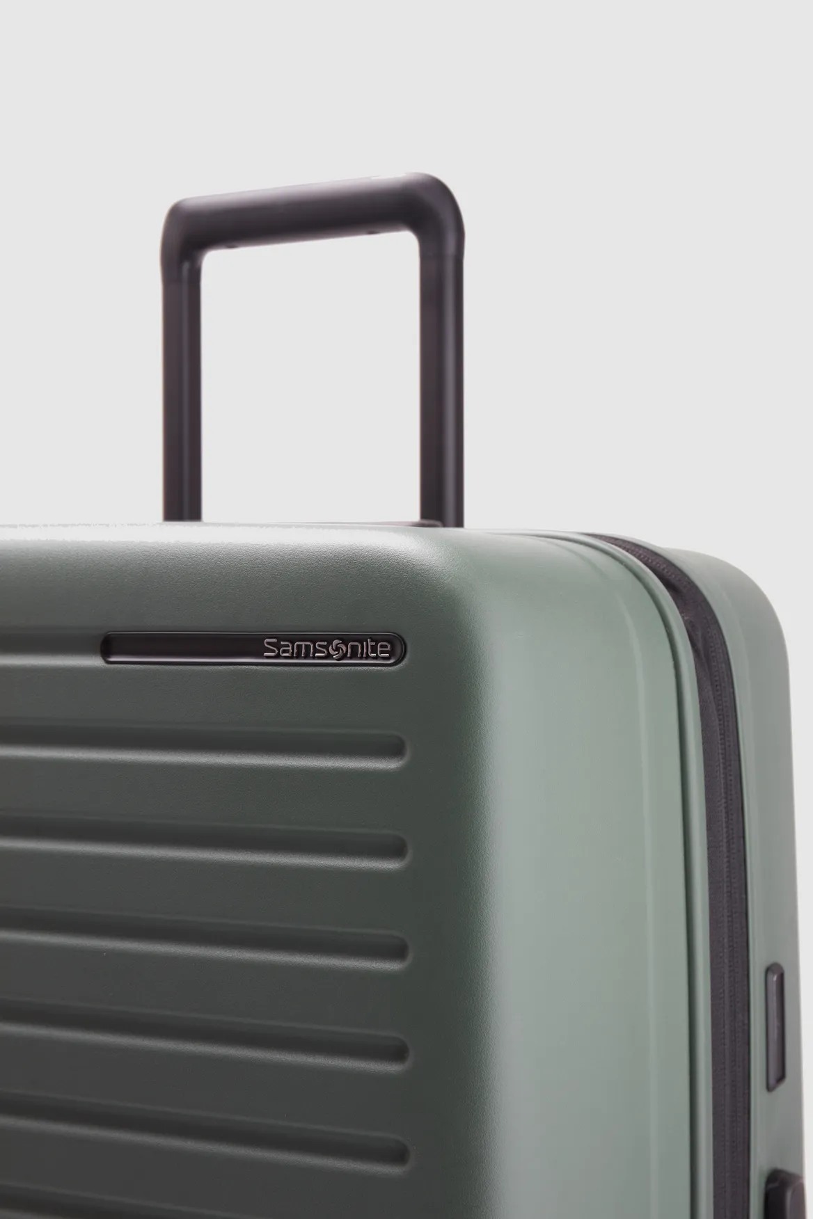 Restackd 81cm Suitcase Strandbags