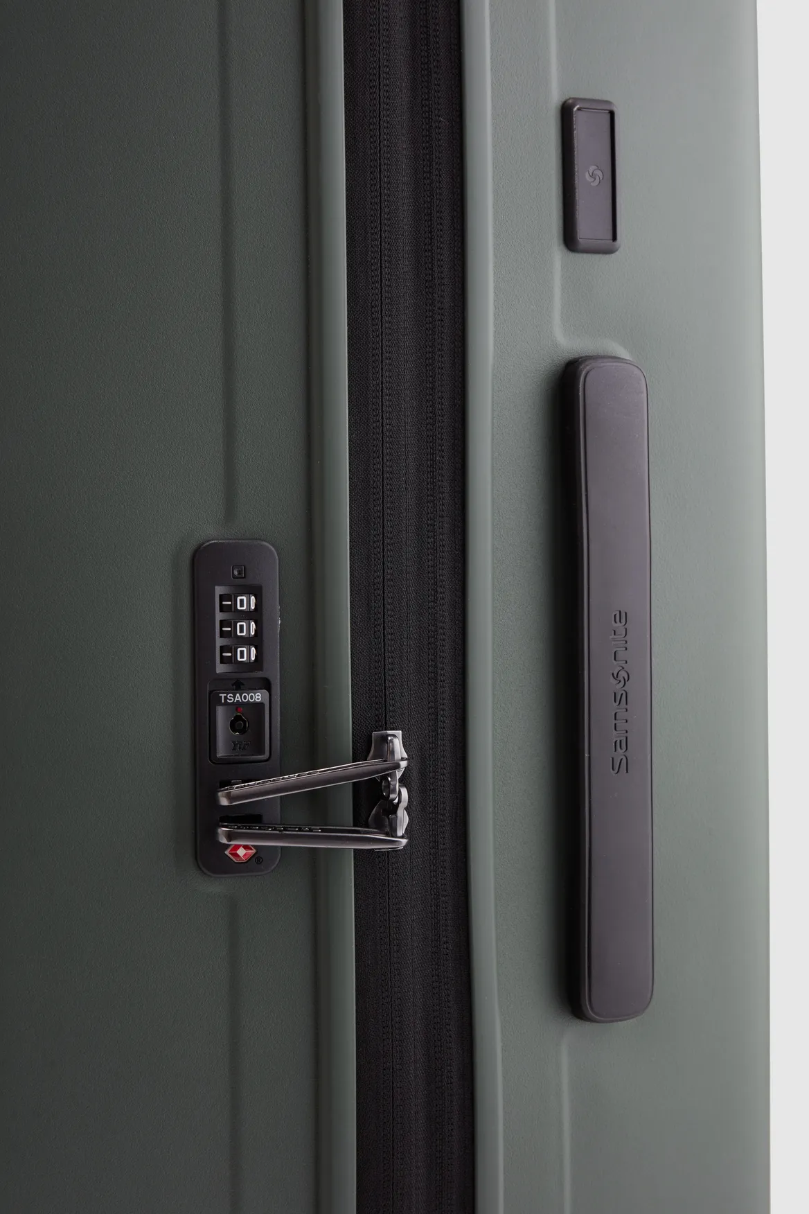 Restackd 81cm Suitcase Strandbags