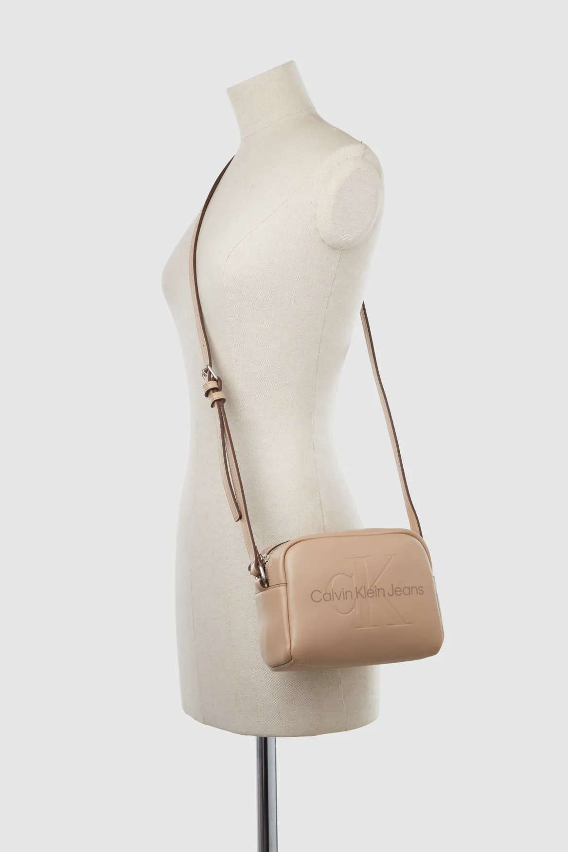 Sculpted Crossbody Bag Strandbags