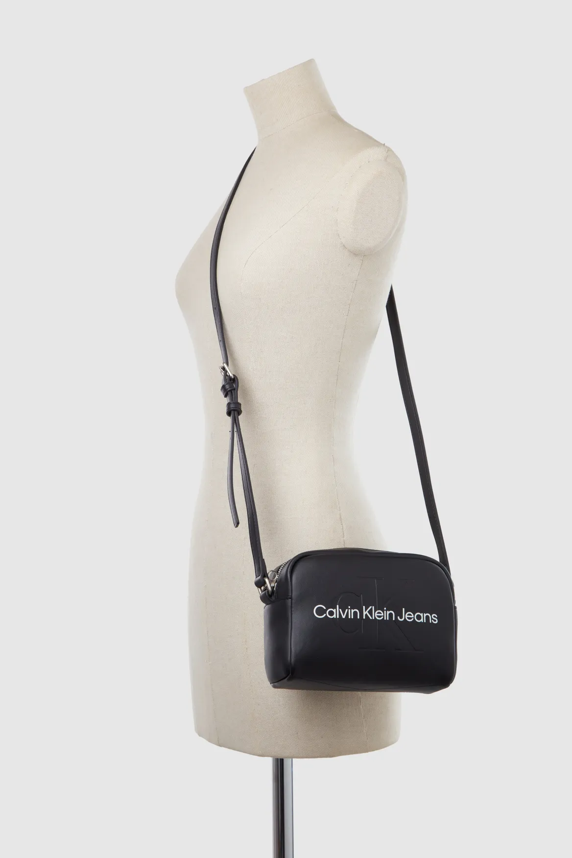 Sculpted Crossbody Bag Strandbags