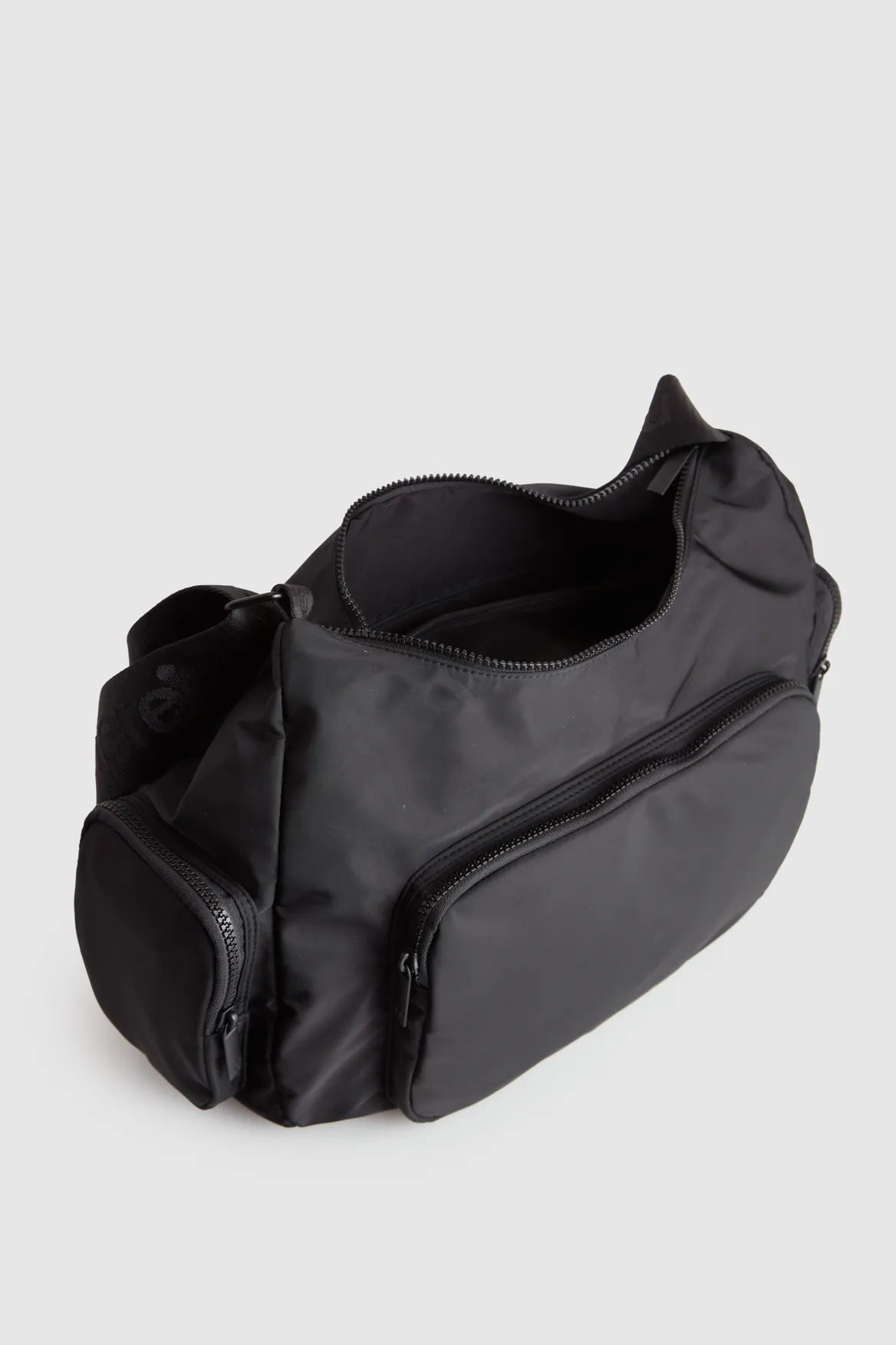 Seeker Multi Pocket Crossbody Bag Strandbags