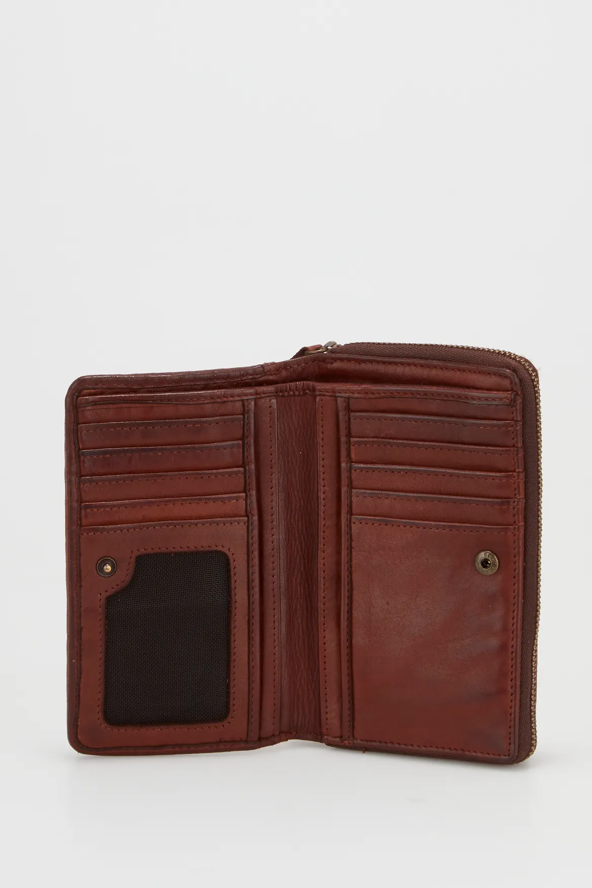 Swerve Leather Medium Wallet Strandbags