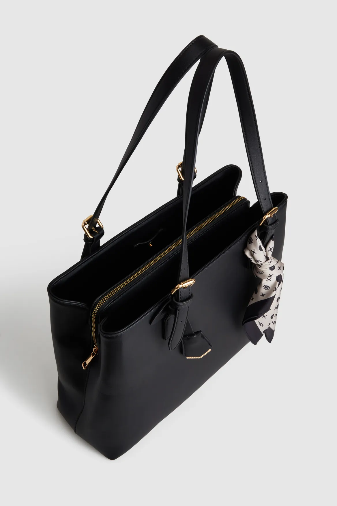 Tote Bag With Scarf Strandbags