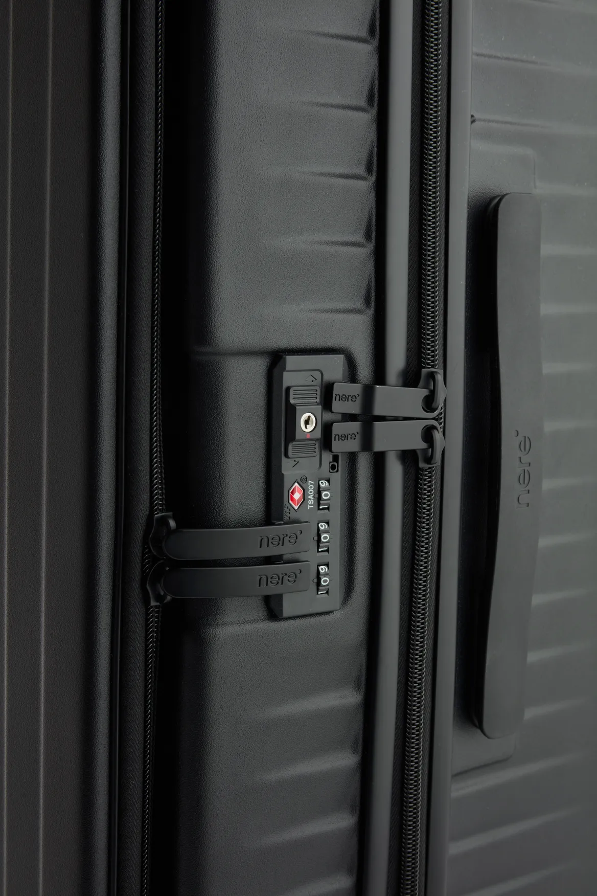 Venture Dual Open 76cm Suitcase Strandbags